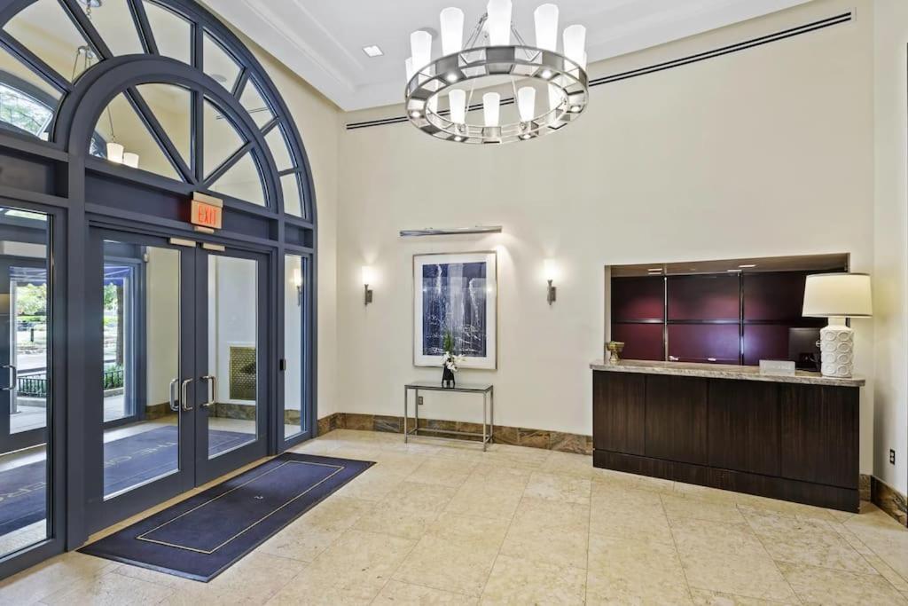 Upscale Comfort Next To Metro And Dining Arlington Exterior foto